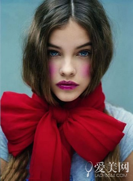 围巾也能这么潮!4种围法快学起来- Micro Read