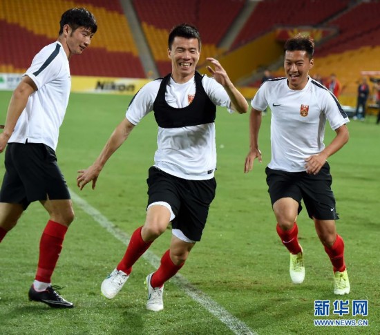 亚洲杯:中国队进行踩场训练