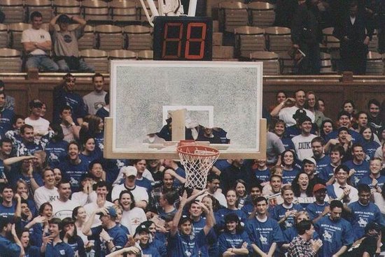 扣篮很危险模仿需谨慎 魔兽鲨鱼皆曾因此遭殃