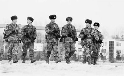 解放軍士官長待遇大幅提升 營級配獨立辦公室