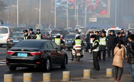 沈阳千辆出租车集体罢运 抗议滴滴快的专车(高