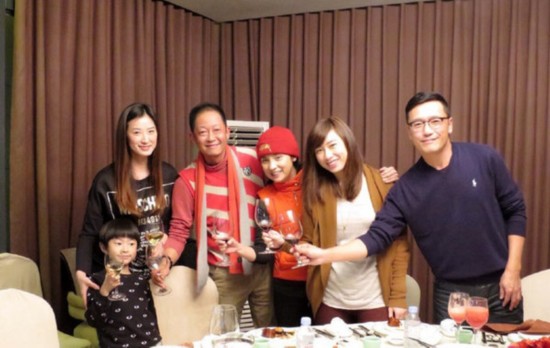 苗侨伟戚美珍庆银婚 王志文携妻子亮相(图)