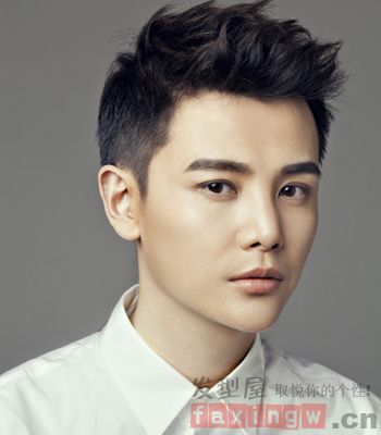 杨幂<em>短发</em>俏皮抢眼 明星<em>发型</em>多变领衔2015最潮