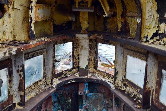 前苏联潜艇在乌克兰成废铁