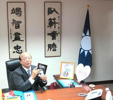 前台中市長胡志強在國民黨台中市黨部設立“胡志強工作室”，讓大家都找得到他