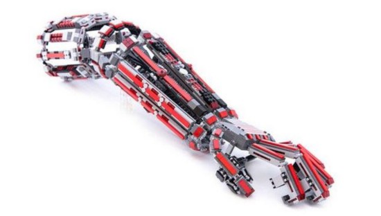 只需一些乐高积木 让你拥有钢铁侠手臂
