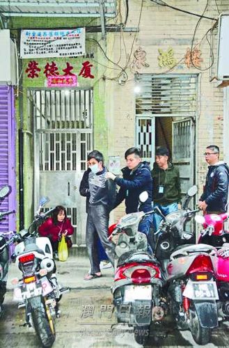 男子不满妻子当按摩师 狂砍妻子数刀被捕(图)