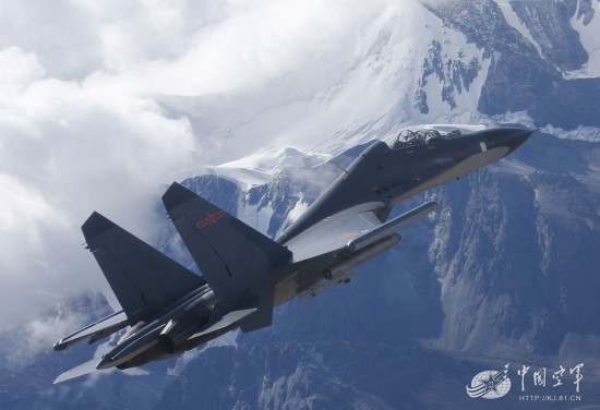 先睹为快!仰拍重型歼11战斗机发射火箭弹瞬间