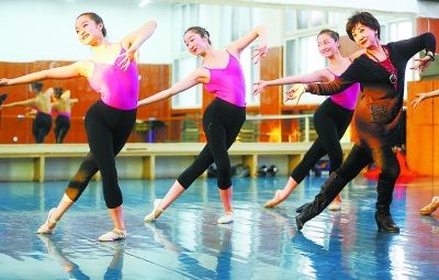 舞蹈常青树 悉心育新苗