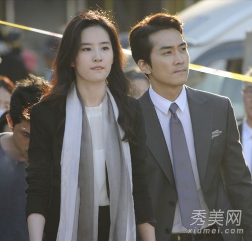 刘亦菲着装仙气十足 迷倒韩国三大男神--人民网