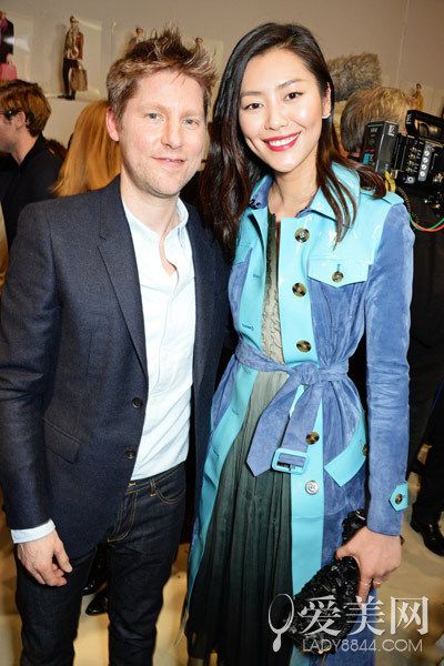  ����Burberryͷ�ſ��� ��ɫ�������Ķ��� 