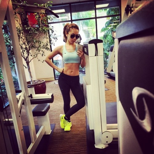 邓紫棋健身照曝光 着<em>背心短裤</em>秀马甲线--湖南频