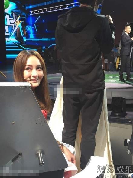 姚笛复出综艺秀 着白裙笑容明媚疑摆脱小三阴