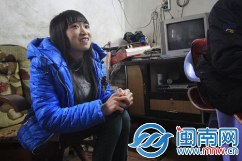 漳州女生脊柱侧弯辍学挣手术费 好心相助共捐