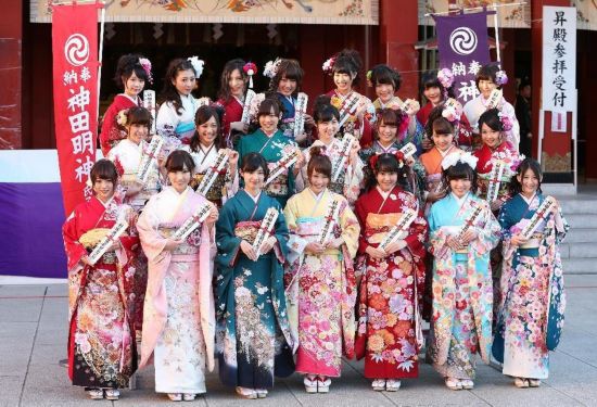 揭秘日本超人气团体akb48成人礼 和服出镜