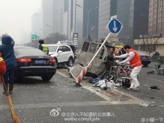 北京长安街发生车祸 一男子当场死亡(组图)