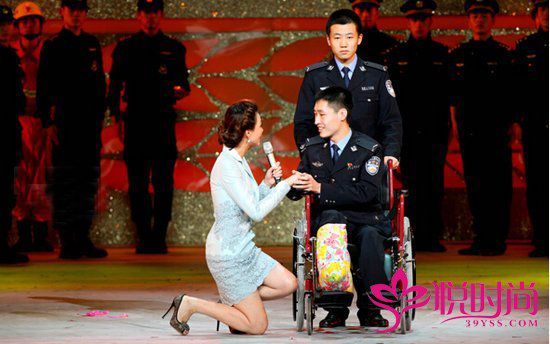 到底是“作秀”还是“情到深处” 揭娱乐圈下跪事件