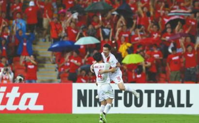 角色转变 国足2:1逆转胜乌兹别克斯坦锁定小组