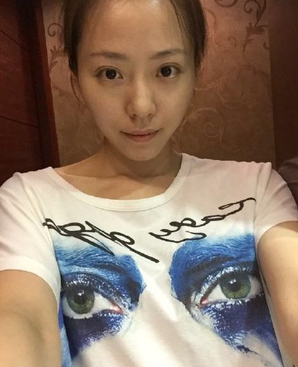 张靓颖晒素颜照 称“没有大小眼”(图)--河南分网--人民网