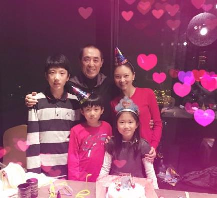 张艺谋妻子晒女儿素描作品被赞“女承父业”