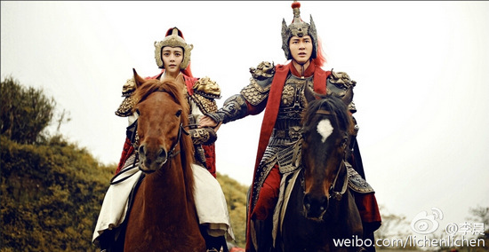 李晨晒与范冰冰古装剧照 穿盔甲骑马造型帅气(图)