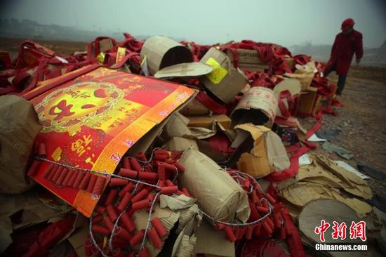 宜昌封杀烟花爆竹缓解空气污染 已处罚11人(组