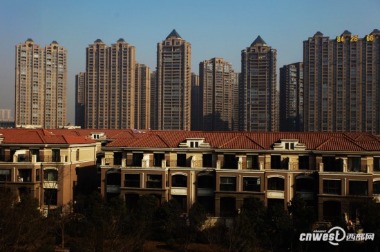 西安曲江观光轻轨试运行 凭身份证免费领票