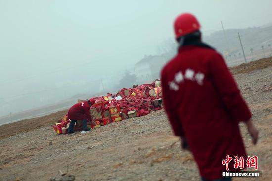 宜昌封杀烟花爆竹缓解空气污染 已处罚11人(组