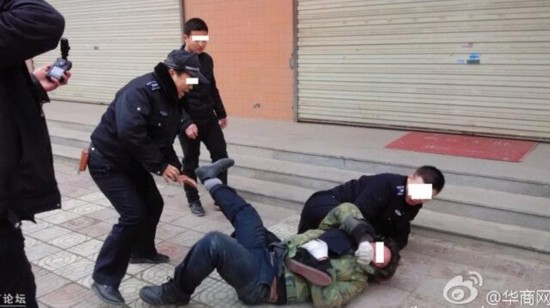 西多名城管群殴农民工 喇叭:告状没有好下场--