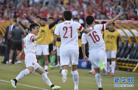 精彩瞬间:亚洲杯中国队2-1战胜朝鲜队(组图)