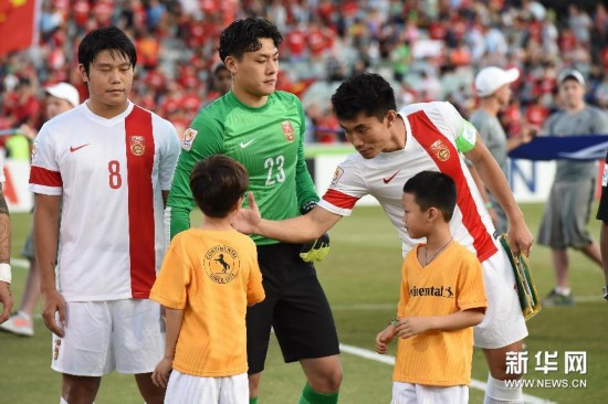 亚洲杯:国足2-1朝鲜三战全胜晋级 8强战碰澳大