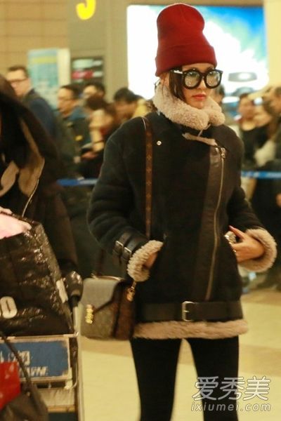 杨幂唐嫣倪妮 三小花旦最新机场街拍--人民网·