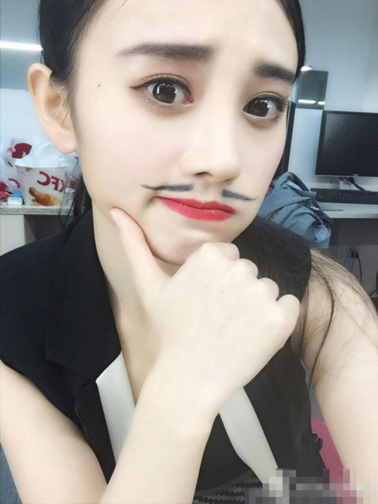 图为被日媒评为"中国第一美女"的鞠婧祎个人生活照及写真.