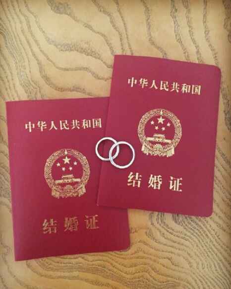  吴奇隆刘诗诗 微博晒结婚证 又一男神结婚--江西