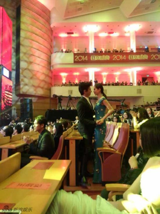 吴奇隆刘诗诗领证盘点恩爱照 因戏结缘修成正