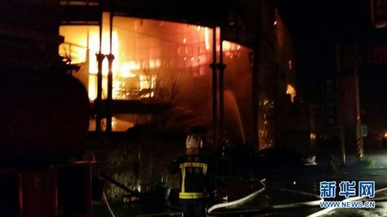 台湾桃园一保龄球馆火灾 6名消防员殉职