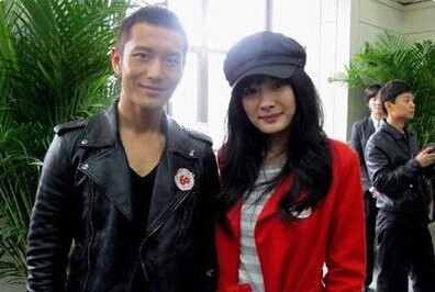 EXO黄子韬客串《何以笙箫默》 与黄晓明合照