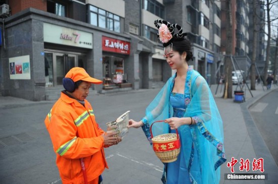 成都 武媚娘 玩穿越满街送甜蜜(组图)