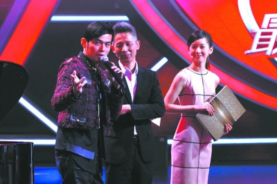 章泽天现场点歌《稻香》 周杰伦温馨弹唱(图)