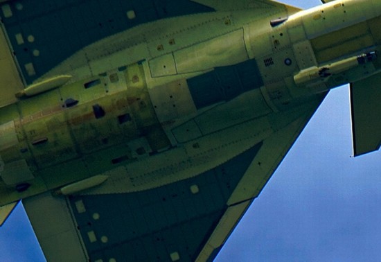 歼20夜间空中加油画面揭秘，中国空军迈向战略空军的坚实步伐