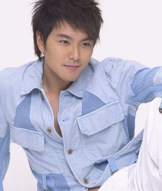 章子怡隔空向汪峰催婚