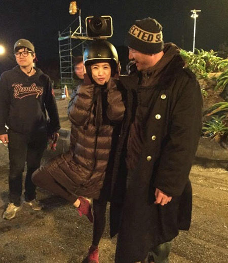 32岁人妻林依晨深夜开工 萌笑激似高中生