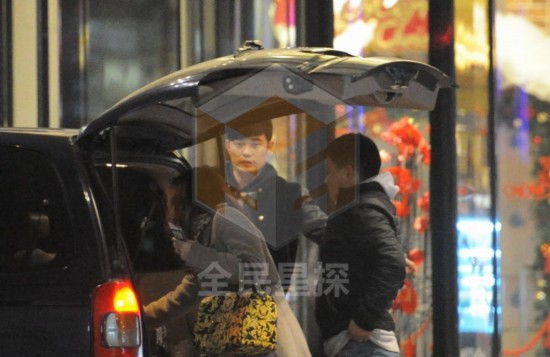 张子萱抽烟陈赫出轨照片曝光 两人同入酒店(组