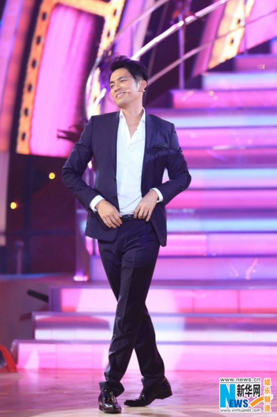 钟汉良录影大秀华尔兹 高峰变超人与美女热舞