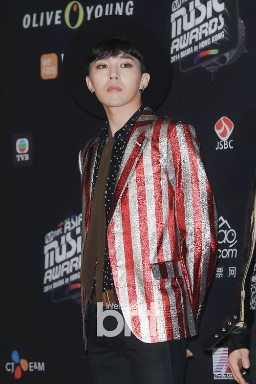 YG否认权志龙与贾斯汀·比伯合作 称专注准备