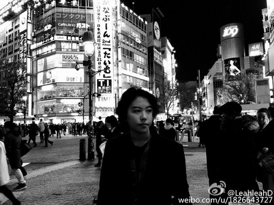 王菲女儿窦靖童街拍照曝光造型帅气似窦唯