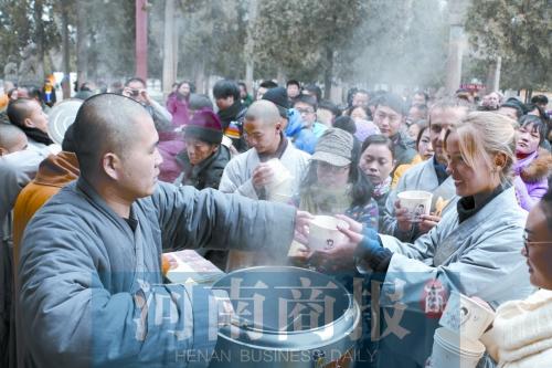 河南少林寺連續7年廣施臘八粥 釋永信：准備申報非遺