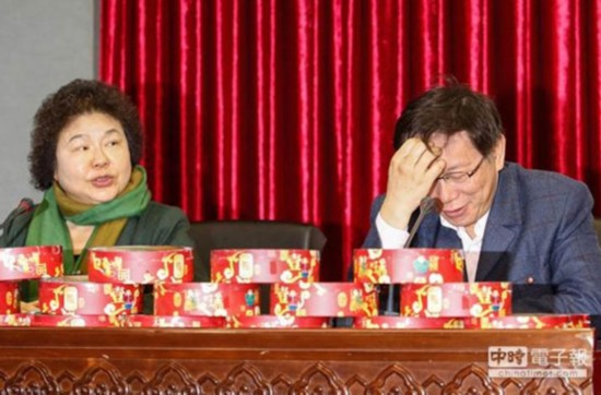 在這份台灣地區政治人物好感度調查中，“花媽”陳菊排名第一，“墨綠”背景的柯文哲排名第二