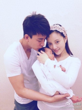 刘若英产子5.6斤晒脚印 曝明星宝宝初生照