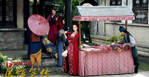 《医馆笑传》姜妍造型惊艳 美腿完爆武媚娘